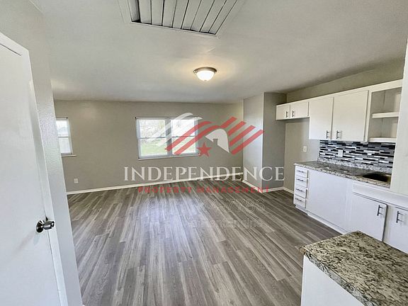 5th image of 136 Rogers Dr