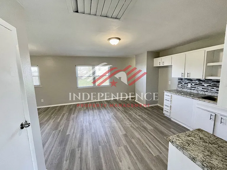 136 Rogers Dr — Photo 5