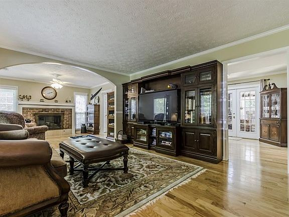 3rd image of 419 Merrydale Dr