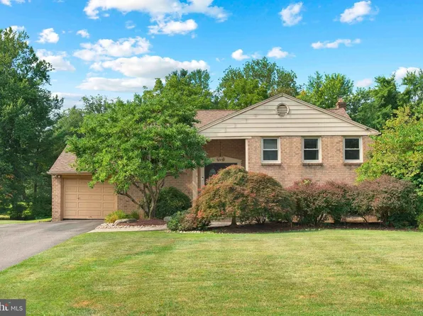 23 Great Oak Dr, Churchville, PA 18966