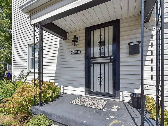 3rd image of 1564 Loretta Ave