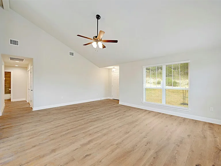 21502 Paine Ave — Photo 6