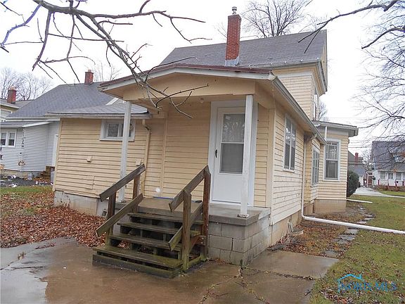 3rd image of 136 E Main St