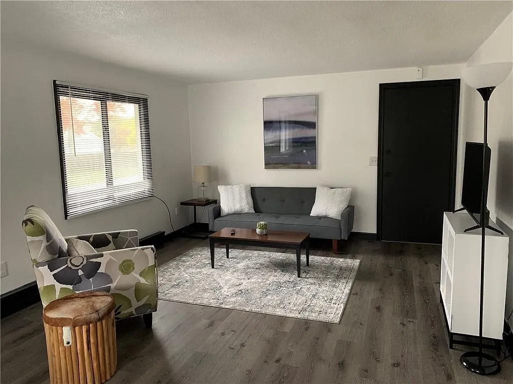 1 bed, 1.0 bath, 700 sqft, $1,750 — Photo 1