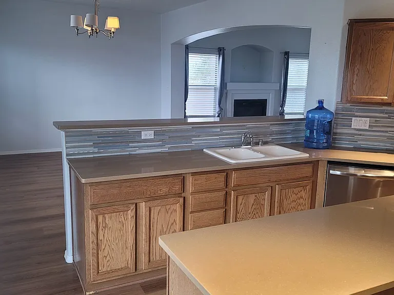 1418 Laguna Ct NE — Photo 6