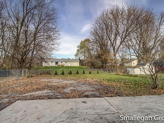 4th image of 4401 Leonard St
