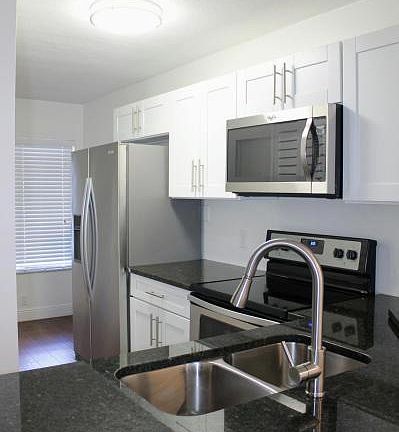 3rd image of 1153 The Pointe Dr