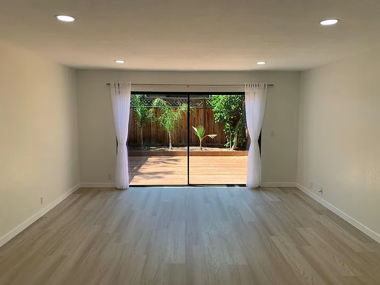 387 Creekview Dr — Photo 6