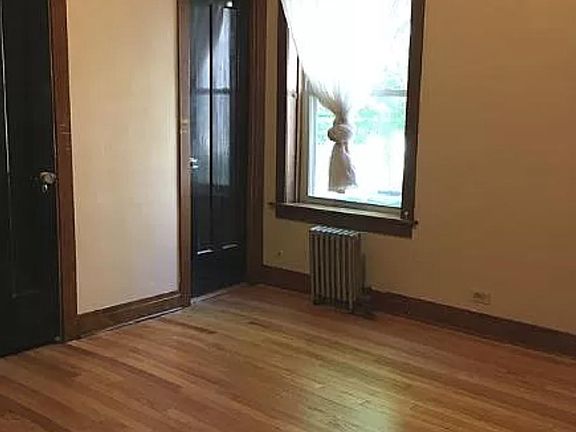 5th image of 4754 N Virginia Ave #1S