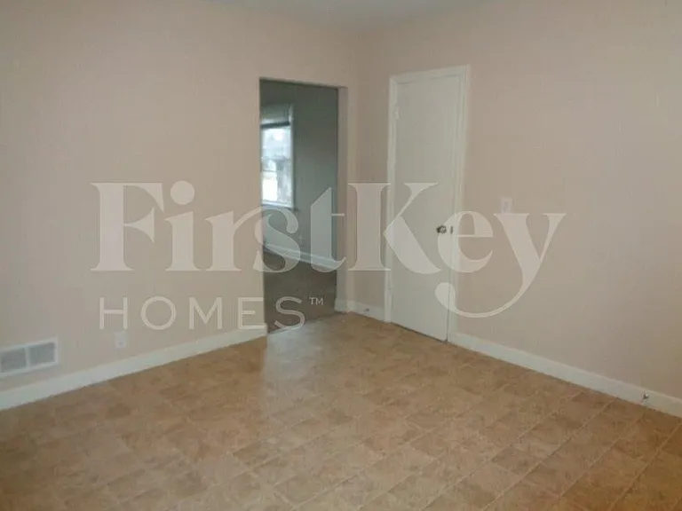 417 Warren St — Photo 6