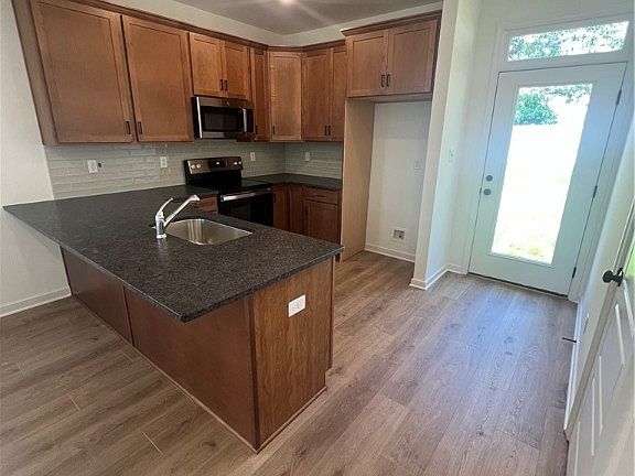 4th image of 7912 Lyndale Dr