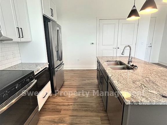 5th image of 204 Arcadian Row #407