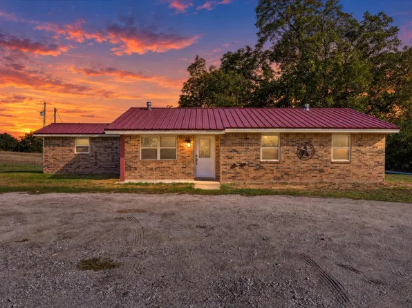 504 W Clay St, Montague, TX 76251
