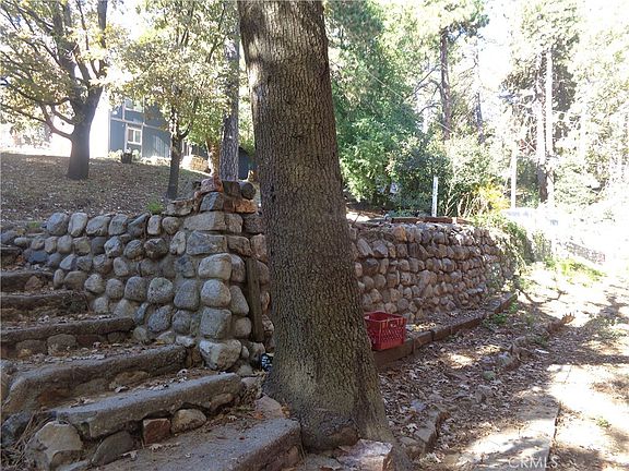 3rd image of 1021 Coulter Pine Rd