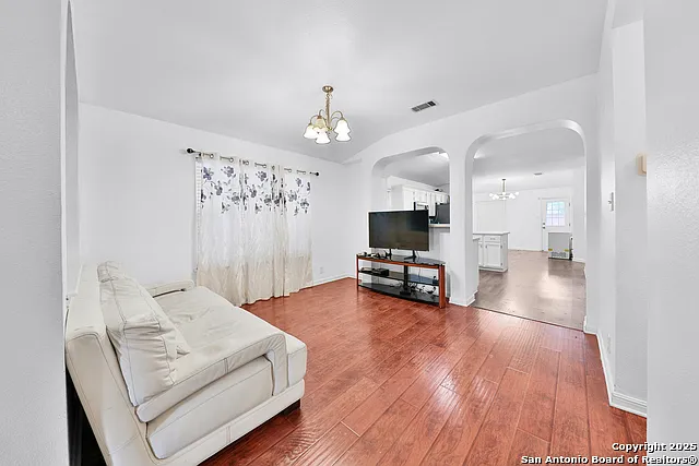 1427 Diamond Blf — Photo 10