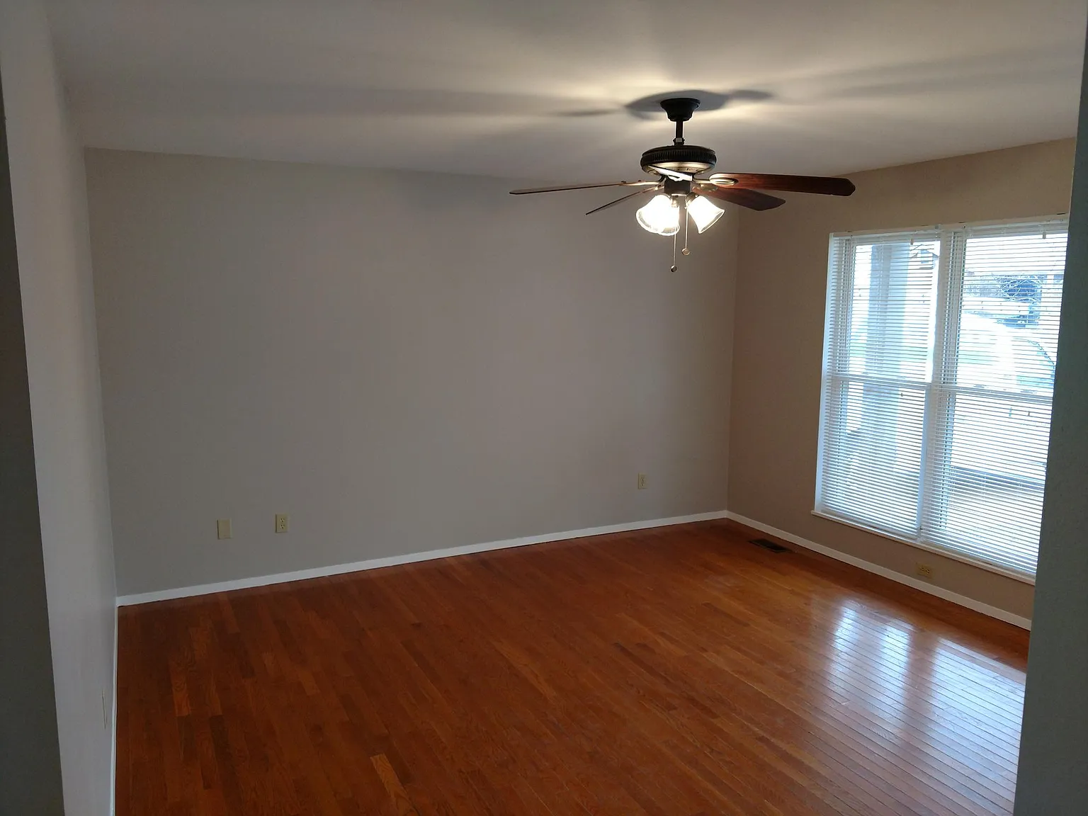 3056 Valley Vista Dr N — Photo 4
