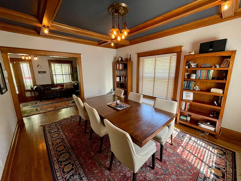 4233 Kenwood Ave — Photo 6