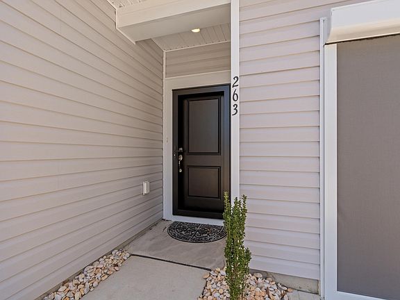 3rd image of 263 Saddle St