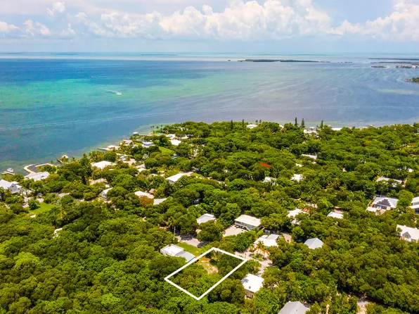 114 Royal Ln, Plantation Key, FL 33036