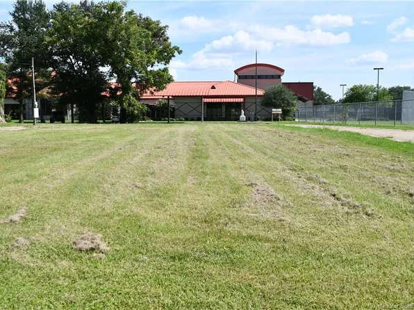 517 Lake St, Westlake, LA 70669