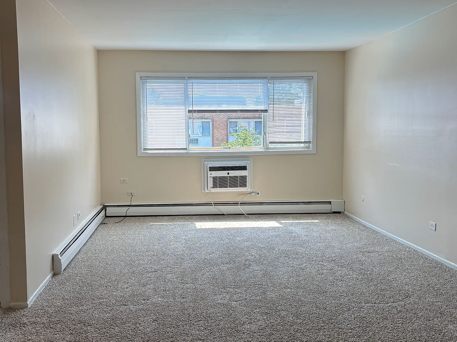 1 bed, 1.0 bath, $1,595 — Photo 2