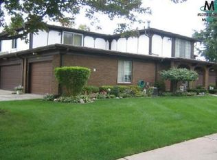 32500 E Barclay Sq, Warren, MI 48093