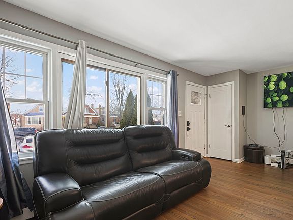 5th image of 4504 N Narragansett Ave