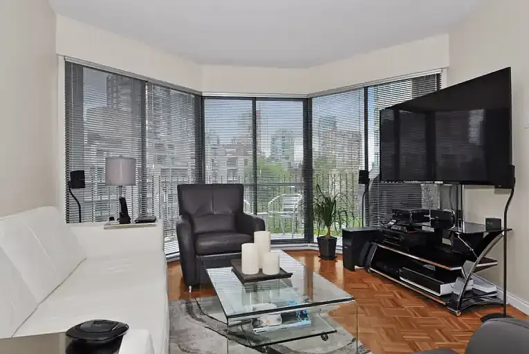 1011 Beach Ave #1404 photo 1