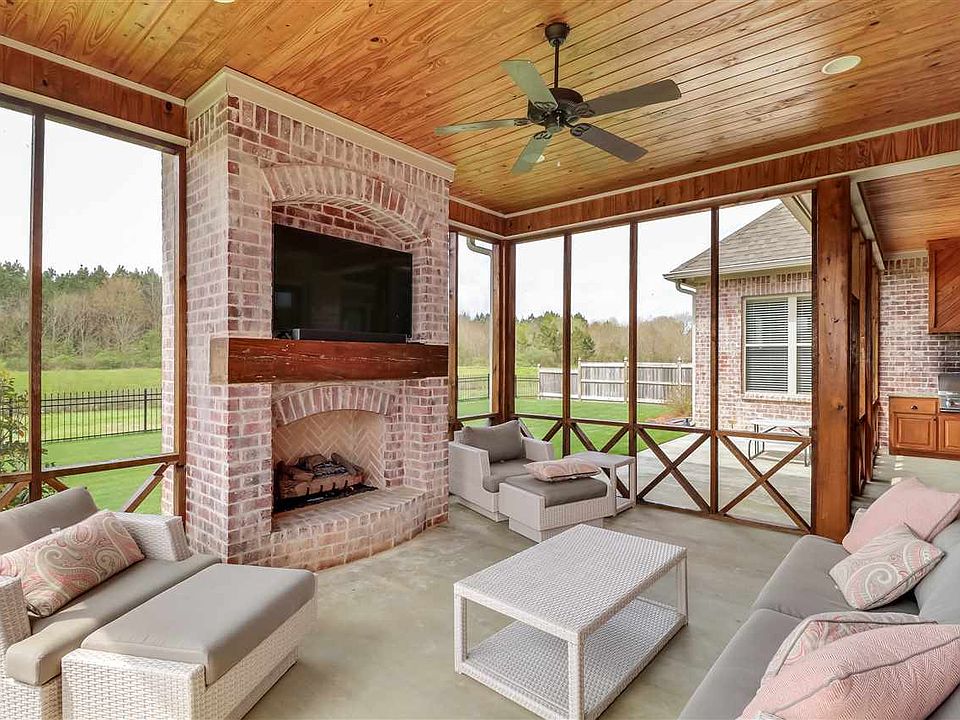 1st image of 140 Bienville Dr