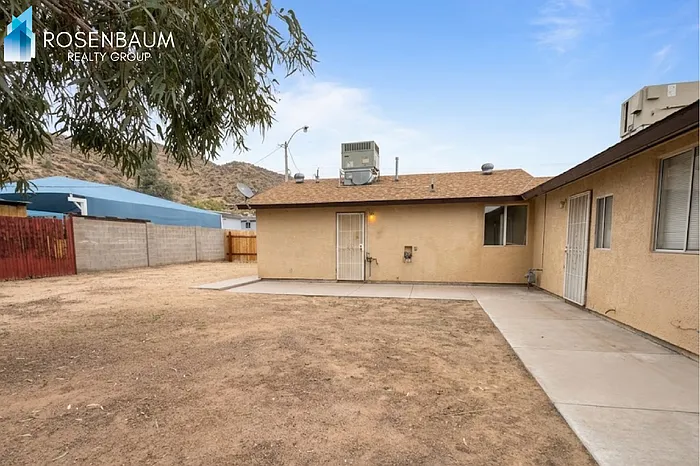 1702 W Shangri La Rd #1 — Photo 8