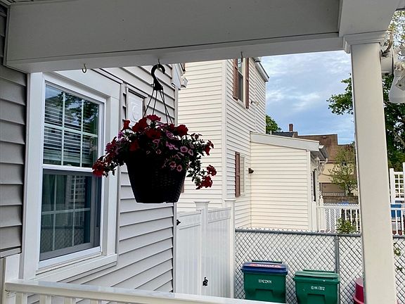 4th image of 150 Jackson St