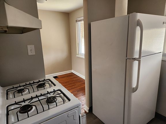 5th image of 1039 Broadview Blvd S #13