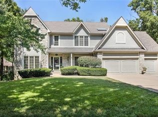 8002 Darnell Ln, Lenexa, KS 66215