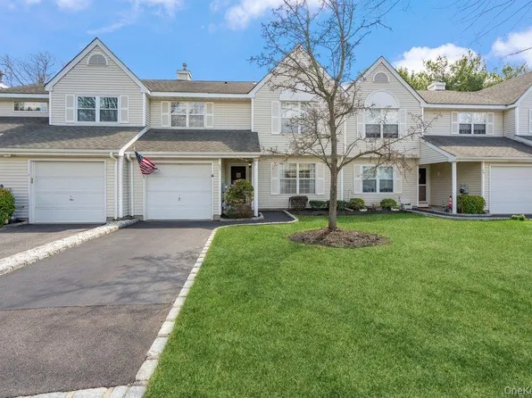62 Mystic Circle, Bay Shore, NY 11706
