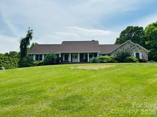 6181 Willowbottom Rd, Hickory, NC 28602