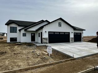 1215 Eagle Ave, Brookings, SD 57006