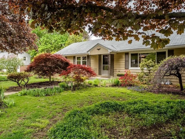 10 Westview Ter, Easthampton, MA 01027