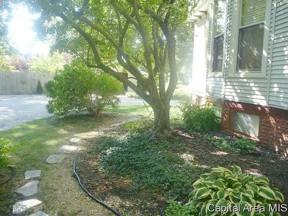 4th image of 984 N Cherry St