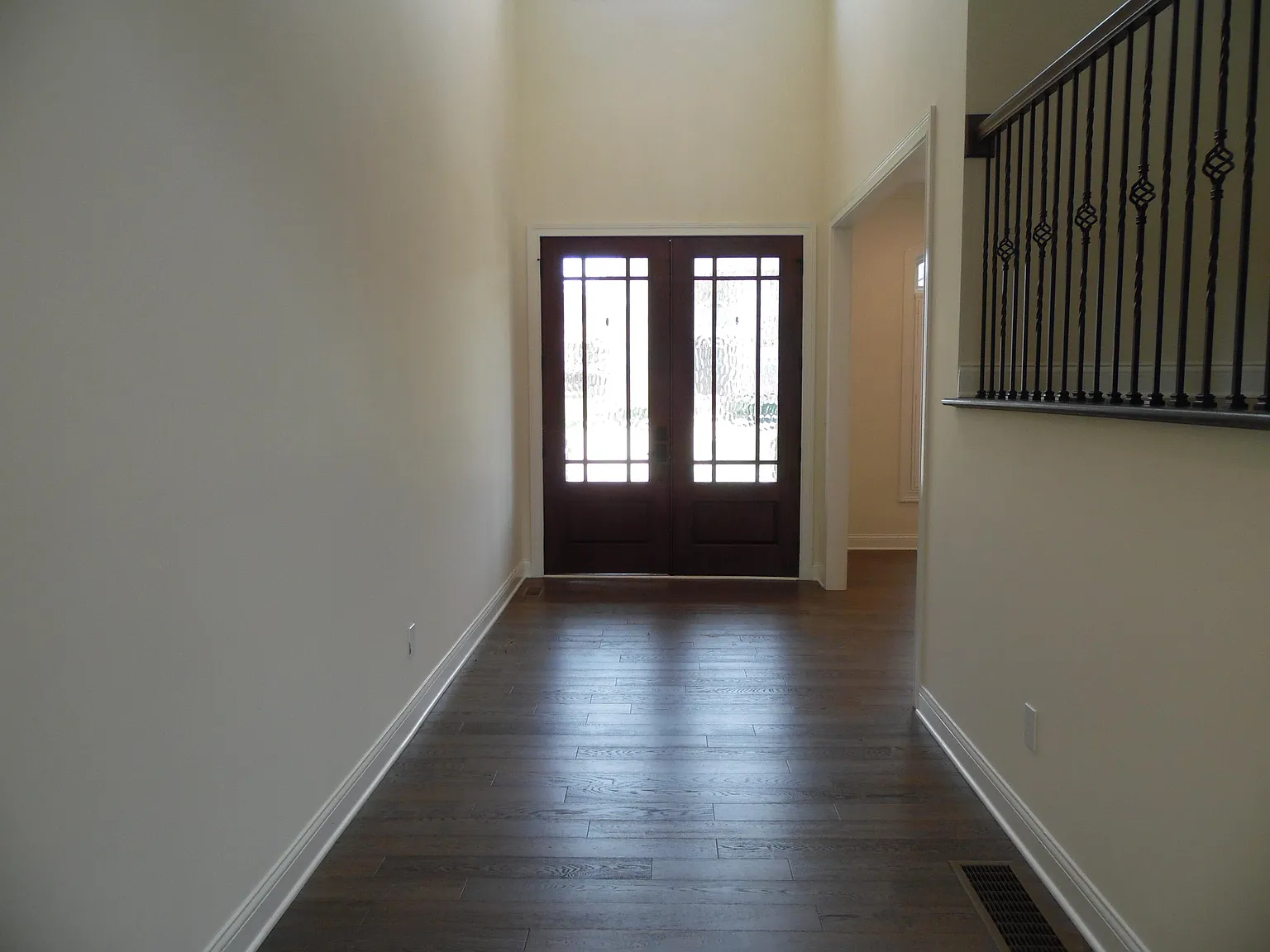 5 bed, 4.5 bath, 5780 sqft, $6,000 — Photo 3