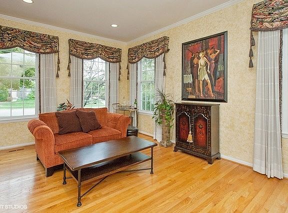 3rd image of 398 Waverly Dr