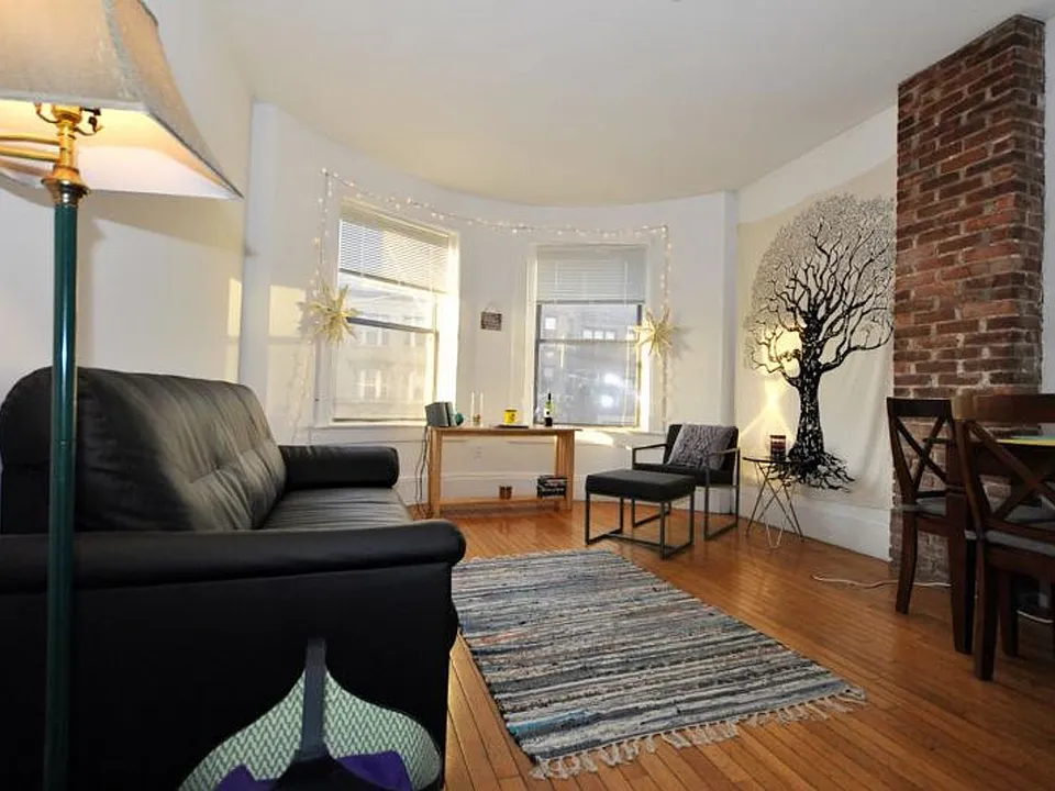 878 Huntington Ave #2