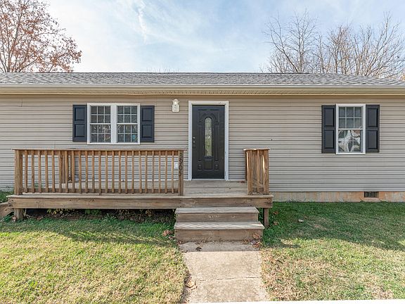 4th image of 3905 Catalpa Ave