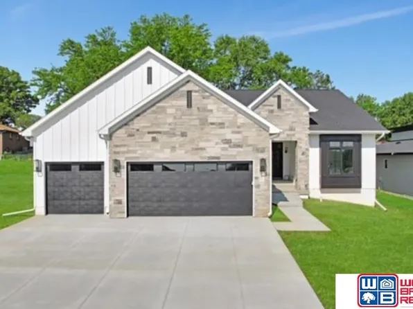 1011 S 88th St, Lincoln, NE 68520