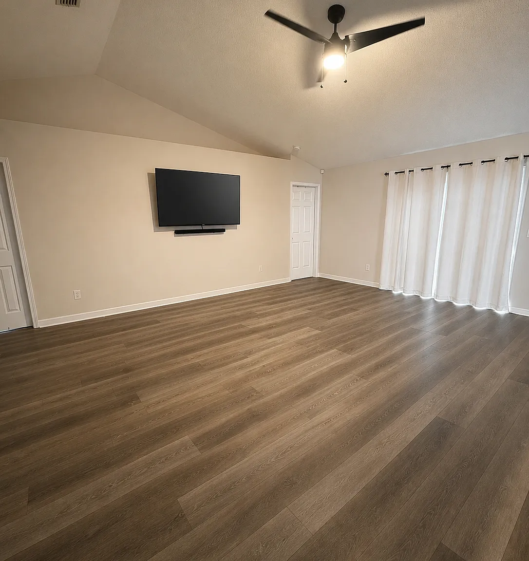 3 bed, 1945 sqft, $2,100 — Photo 3