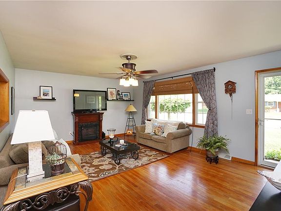 4th image of 677 Robindale Dr