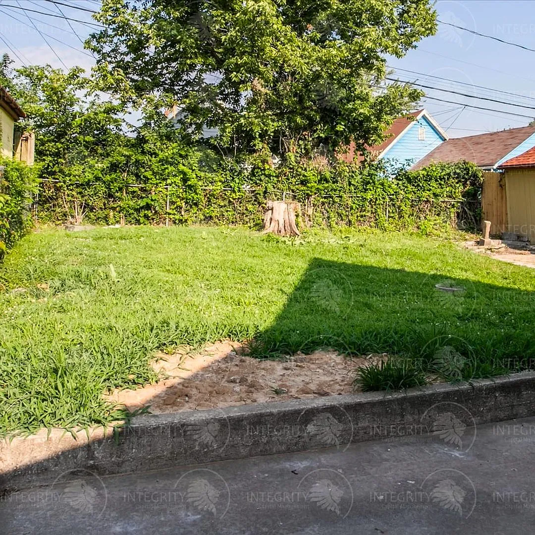 Charming 2 Bedroom Tudor Bungalow with Character to Spare! 6210 Agnes Ave, Kansas City, MO 64130 — Photo 4