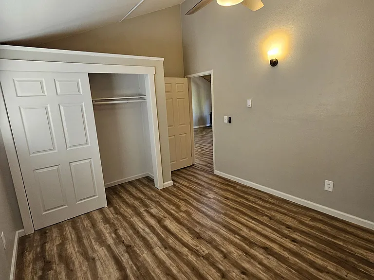 2422 McGregor Dr SE — Photo 10