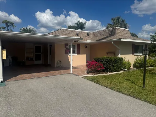 524 Pangola Dr, North Fort Myers, FL 33903