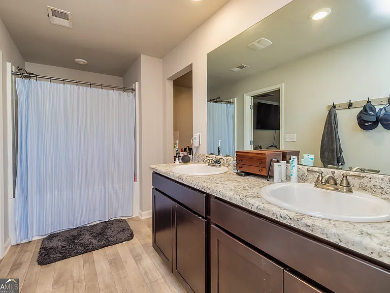 111 Tudor Way — Photo 32