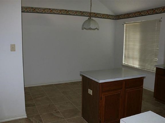 5th image of 4658 Essex Dr